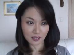 ＜佐藤美紀＞30代後半の奥さんですが結婚歴1年の新婚なんだそう。今宵は学生時代の友人に会うと嘘を言って激イキ発情ファック
