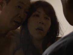＜翔田千里＞他人棒を味わって善がり狂う妻。それを覗き興奮する亭主。淫乱、激イキ寝取られファック