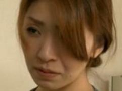 《ヘンリー塚本》義理の兄に犯されてしまう人妻。着衣のままの強制ファックから、それでも感じて行く淫らな身体