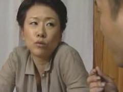 ＞夫との性交では足りない欲求不満妻が絶倫の郵便局員と淫乱ファックで激イキ。そこから始まる不倫な関係