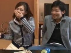 ＜モニタリング＞他人の中へ夫と一緒に妻が混浴し賞金をかけてミッション企画。最後には夫に見られながら寝取られ中出し