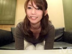 ＜初撮り＞とても綺麗な色気漂う美乳の奥さん。裸体を露わにエステティシャンの絶品テクニックで淫乱ファック