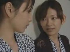 【ヘンリー塚本】温泉宿で見つめ合って知り合った美乳の女達「男より女のほうがいいわ、したいわあなたと」そして始まるレズ行為