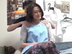 ＜おばさんレンタル＞家事代行から来た50代の家政婦が肩もみマッサージからハメられます。濃厚ベロチュウ、中出しファック