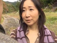 ＞寝たきりの亭主を裏切り刑務所から出所してきた義理の弟のチンポで善がり狂う不貞な兄嫁