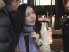 〖人妻ナンパ〗夜の街でお声掛けされた奥さんが寝取られちゃいます。３P、激イキ中出しファック
