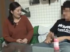 ＜熟女ナンパ＞露出チンポを見て乳首を露わにする50歳の主婦。そのままベッドへ移動して始める、不倫、激イキ中出しファック