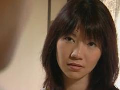 ＞引っ越し業者の男にハメられてる最中に男が帰宅。泥沼化になるも男に抱かれる淫らな女。最悪の結果となり自分にふりかかる