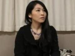 〖奥様ナンパ〗寝取られた熟女が初対面チンポで絶頂イキ。男が中出しで果てても、まだまだ欲しがる好き者妻