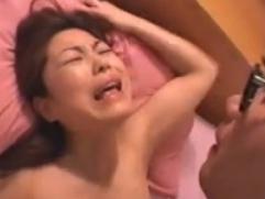 ＞義父の絶倫チンポで絶頂してしまう美乳嫁。感じ過ぎて理性崩壊、寝取られファック