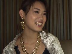＞とても綺麗な奥さんが「罪悪感はないです」と超エッチに3P乱交プレイ。裸体を露わに激イキ発情ファック