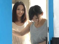 ＜人妻ナンパ＞綺麗な38歳と35歳の奥さん達が初対面チンポでハメられます。しかも乳首とマンコを露わに４P乱交、絶頂イキ
