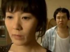 《円城ひとみ》熟女義母が義理の息子に力尽くで犯されての立ちバック。そして、始まる淫らな関係
