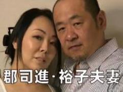 亭主と未亡人が交わる淫らな性交。それを覗いて妻が発情、大興奮