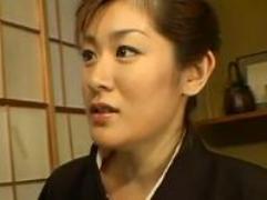 喪服姿で義弟を誘惑する未亡人。強引で大胆に求める淫乱行為