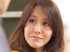 ＜熟女ナンパ＞AV男優だと告白して興味を示したとても綺麗な奥さん。ホテルへ向かうと当然始まるエッチな展開、ハメ撮り神企画