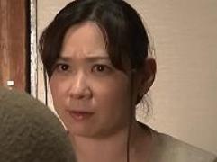 被害者の男が賠償金を放棄して加害者妻とまぐわい。そして、熟女がもう夢中、身体を走り抜ける快感