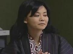 〖浅井舞香〗家族旅行中でも情事を楽しむ熟女妻。淫乱モードが炸裂してのスリルな淫行
