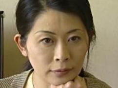 《ヘンリー塚本》「俺ので良かったら入れてやってもいい」オナニーを見られ亭主の連れ後に力尽くで犯される義母