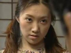 パンティーを脱ぎ、マンコ丸見え状態の女が道端で寝そべり中年男を誘惑。そして、持ち帰り、生チンポを味わう変態行為