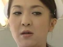 《艶堂しほり》発情した熟女ナース。重症患者のチンポをフェラって跨り、騎乗位、痴女ファック