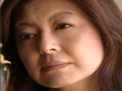 【ヘンリー塚本】夫に先立たれた五十路妻はオナニー三昧。たまらず義息をフェラっての淫乱SEX「あんたの息子、借りてるよ～」