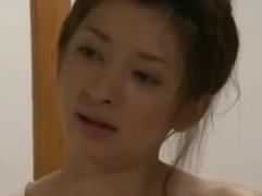 ＞売春行為で御奉仕する盲目の美乳女。それが終わると父との淫らな性交。ただれた日常、激イキ淫乱生活「おまんこイイ～」