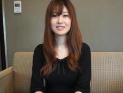 ＜人妻ナンパ＞とても綺麗な専業主婦の若妻さん。電マを当てられると身体は超敏感。今宵は初対面チンポで激イキ大量顔射
