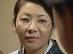 《ヘンリー塚本》義母と婿との淫らな関係「今夜、ここで寝かせて？」「構いませんけど」そして始まる激逝き発情ファック