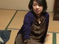 【大沢萌】「おばさん、色っぽいねぇ～やりたくなるよ」義理の息子にマラをねじ込まれ犯される熟女義母「ぁぁぁあああ～」