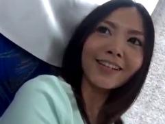 ＞結婚歴10年の綺麗な奥さんが温泉宿にてAV撮影。全裸で抱かれて激イキ、ハメ撮りファック