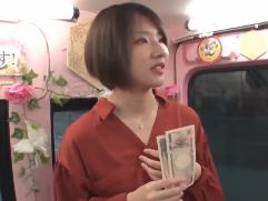 ＜人妻ナンパ＞謝礼に釣られＭM号でハメられまくる綺麗な若妻さん