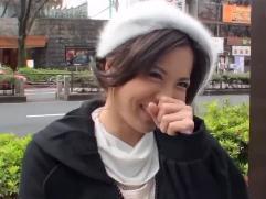 ＞笑顔がとても綺麗な奥さんが箱根へ不倫旅行、夫は海外だとか。今宵は混浴から始まる濃厚フェラ激イキ発情ファック
