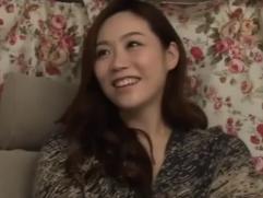 ＜人妻ナンパ＞とても綺麗な40代の奥さん。巨乳の乳首とマンコを露わに最後には初対面チンポで寝取られ絶頂イキ
