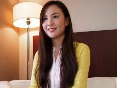 ＞とても綺麗な専業主婦の奥さん。夫婦の営みではゴムなし挿入で腹出しなんだそう。今宵は他人棒を味わって喘ぎ悶え絶頂イキ