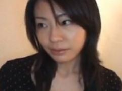 旦那が作った借金の為、AVに出ることを決意した巨乳の奥さん。しかも、その旦那に見られながらの寝取られファック