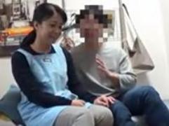 〖おばさんレンタル〗口説かれてハメられてしまう五十路の家政婦さん。身体の線は崩れても女。イカされての中出しファック