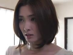 ＜本庄優花＞親切なコンビニ店長にキスをされ身体を許してしまう主婦。母乳を飛び散らせながらの淫乱、激イキ不倫ファック