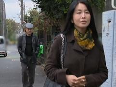 浅井舞香。男にストーカーされる未亡人。自宅まで訪れてきて最初は拒むもハメられ絶頂イキ