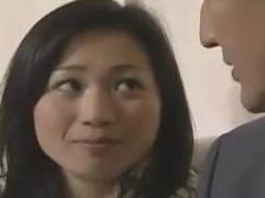 【北原夏美】熟年夫婦の寝取られ願望。拘束された夫の前で妻が輪姦。まわされレイプされ激逝き