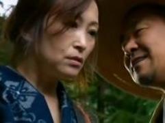 《黒木小夜子》マラに飢えた熟女が男に覗かれたまま野外で自慰行為。その後には納屋で犯されての淫乱ファック