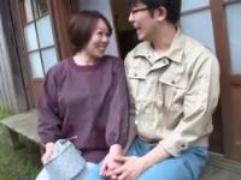 田舎に住むおばさん。若い男に抱かれ喘ぎ悶えての激イキ中出しファック、もう夢中