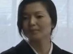 喪服姿の未亡人が待ちわびた男。それは亡き夫の親友。激しく交わる淫らな関係、激逝きファック