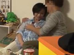 【熟女ナンパ】照れながらもおっぱいを揉まれキス堕ちする四十路の奥さん。若いゴムなしチンポでイカされ中出し