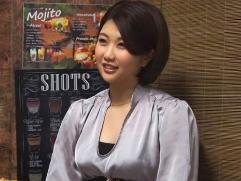 ＜居酒屋ナンパ＞お持ち帰りされる30歳の奥さん。店内トイレでのハグに胸タッチの続きは男の部屋で、不倫なドキュメント