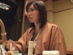 ＜森ななこ＞とても綺麗な巨乳の奥さんが1泊温泉旅行。浴衣からこぼれる乳首とマンコが超エッチ、ハメ撮り激イキ発情ファック