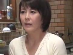 ＜円城ひとみ＞息子にオナニーを見られ始まった淫らな関係。今ではエスカレートして調教されるかのようなただれた関係