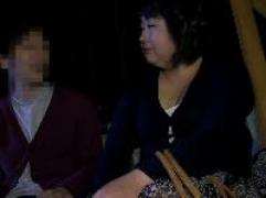 ＜人妻逆ナンパ＞豊満熟女が若い男にお声掛け。彼女に振られたらしいです。「何か気持ちイイ事しましょうか？」と淫乱行為
