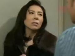 《三咲恭子》熟女の本性、実は好き者。隠語を口走りながらチンポに悶える淫らな性交「デカいのがオマンチョに刺さった～」