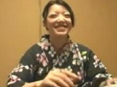 可愛くもあり色っぽくもある人妻としっとり抱き合っての顔射ハメ撮り旅行